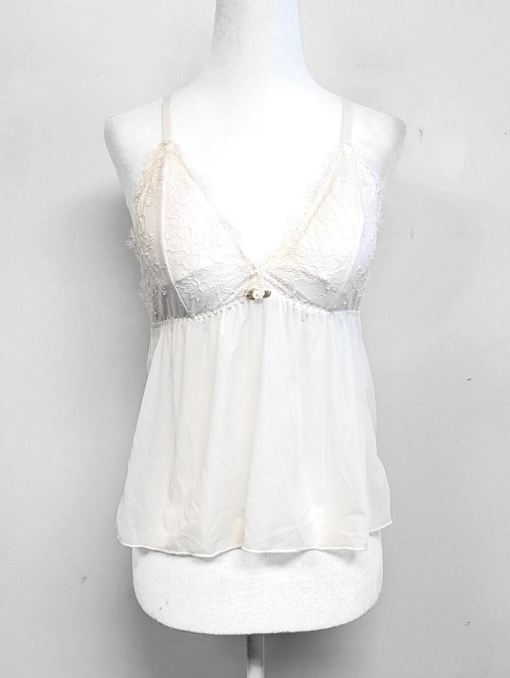 Jessica Simpson White Y2K Lace Bust Cami Top with Rosette Detail | Size M